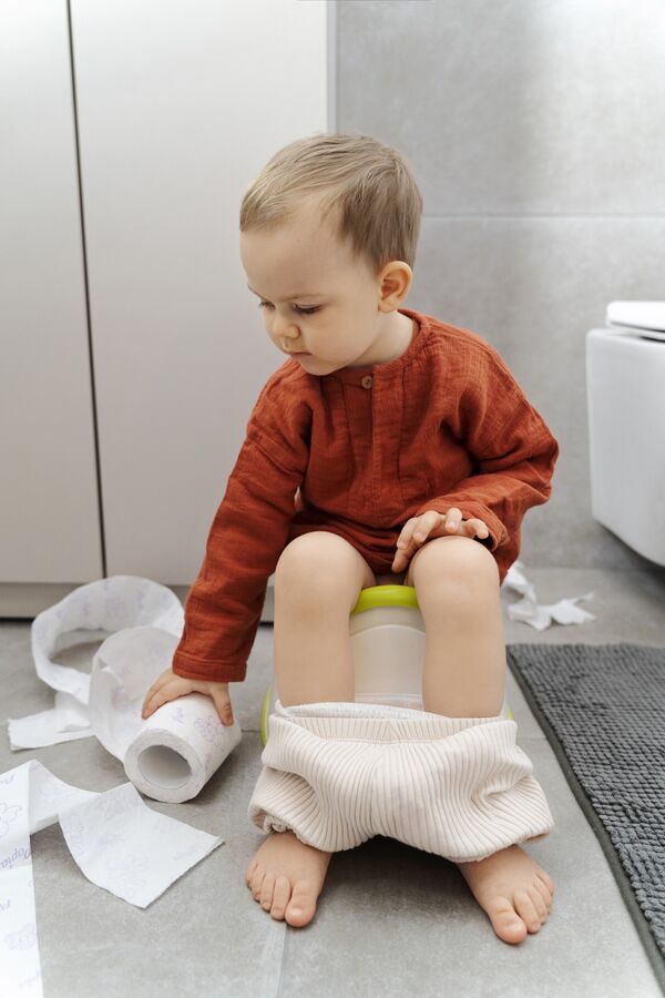 full-shot-cute-kid-potty-train