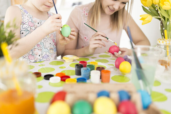 mother-daughter-painting-tradi